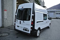 RENAULT TRAFIC 8